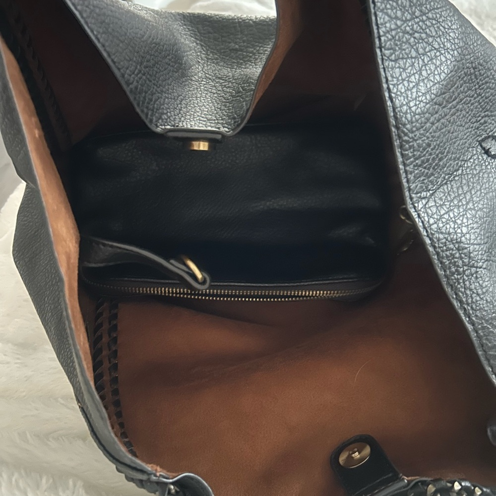 Gorgeous black pebble leather Macy’s tote bag with chain detail 11 X 15 X 7 - Picture 3 of 3
